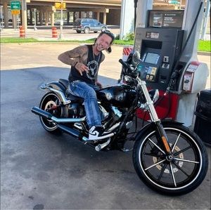 Meet your Posher, Dakota